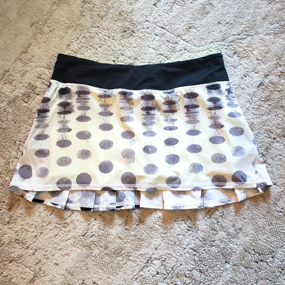 lululemon athletica Pants - Lululemon Size 8 Run Pace Setter Seaside Dot Skirt Skort Shorts White Black Ray